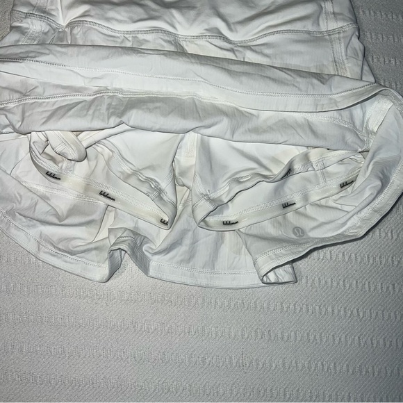 Lululemon Womens Pace Rival Tennis Skirt Skort Size 4 White Golf Preppy Lined - Picture 3 of 5